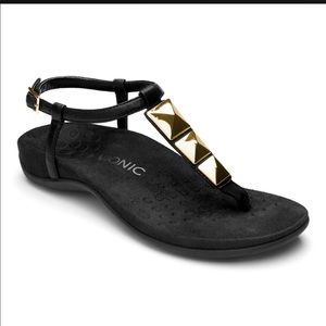 Vionic T strap sandal